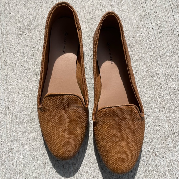 Call it Spring Brown Flats 3/30 - Picture 5 of 7